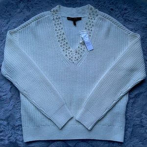 White House Black Market NWT Women’s V-Neck Sweater Faux-Pearl Trim Size Large